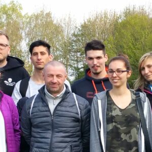 Team der Offenen Behindertenarbeit der AWO macht Rettungsschwimmkurs